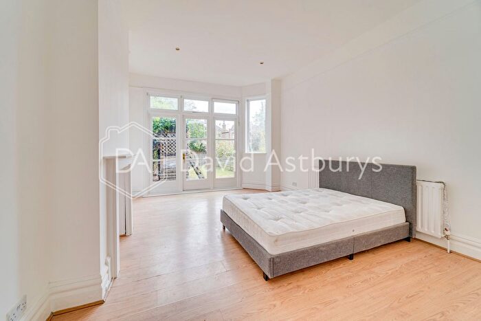 3 Bedroom Flat To Rent In Myddleton Road, Wood Green, London, N22