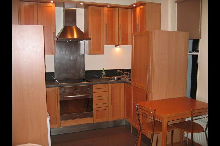 1 Bedroom Apartment To Rent In Long Lane, London, EC1A