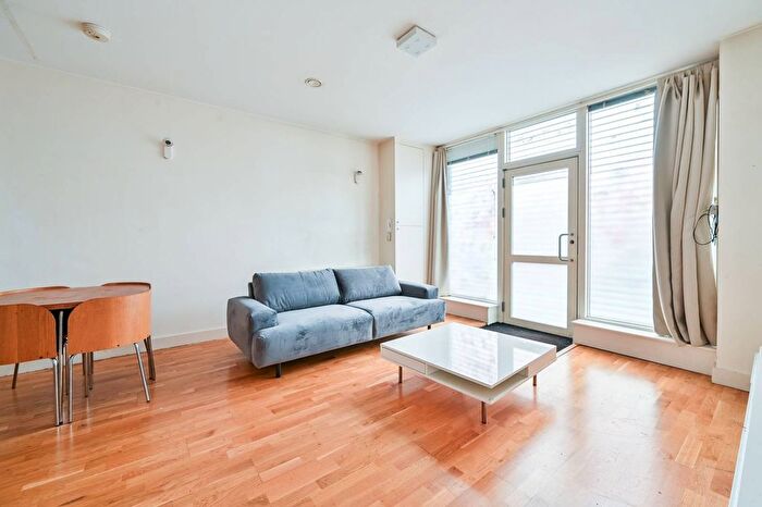 1 Bedroom Flat To Rent In Old Kent Road, Bermondsey, London, SE1