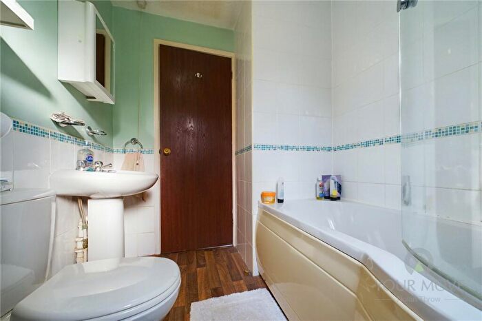 3 Bedroom Semi-Detached House For Sale In Yeoman Meadow, Northampton, Northamptonshire, NN4