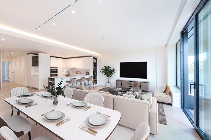 3 Bedroom Flat To Rent In Wood Crescent, Television Centre, White City, London, W12