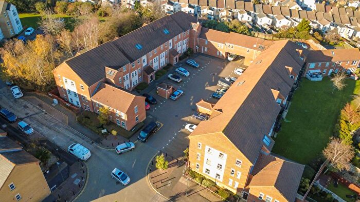 2 Bedroom Flat To Rent In Mary Court, Chatham, ME4