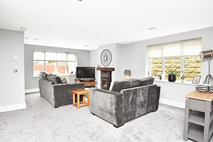 3 Bedroom Terraced House For Sale In High Bridge Court, Waterside, Knaresborough, HG5