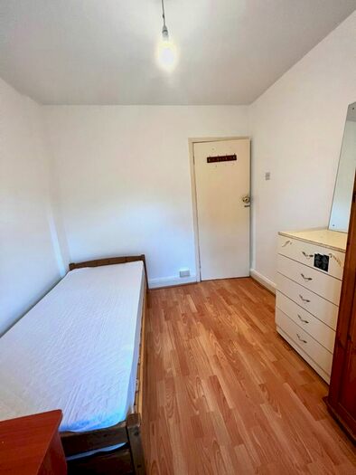 4 Bedroom Terraced House To Rent In Riverside Road, London, E15