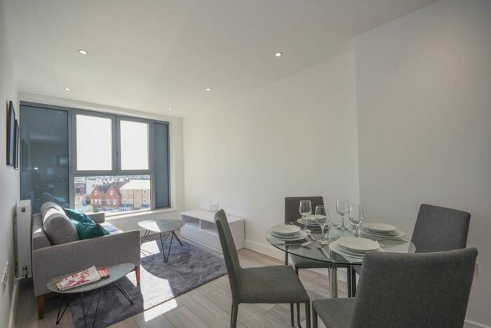 2 Bedroom Apartment To Rent In New London Road, Chelmsford City Centre, CM2