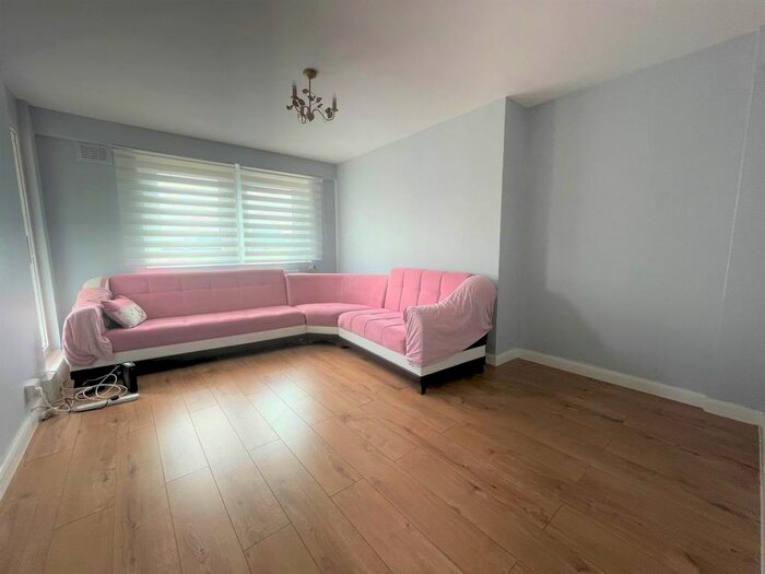 3 Bedroom Flat To Rent In Remington Road, London, N15