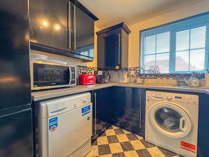 2 Bedroom Semi-Detached House For Sale In Merevale Road, Atherstone, CV9