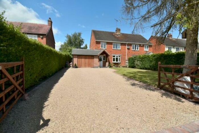 3 Bedroom Semi-Detached House To Rent In Yoxall Road, Newborough, DE13