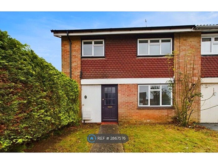 3 Bedroom End Terrace House To Rent In Bicknor Road, Maidstone, ME15