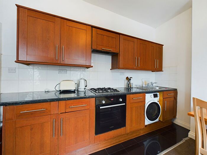 4 Bedroom Flat To Rent In Disraeli Road, London, SW15