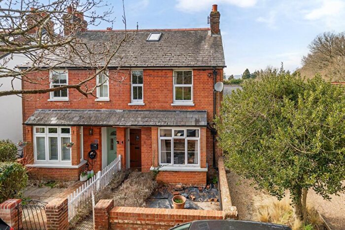 4 Bedroom Semi-Detached House For Sale In Cradle Lane, Hampshire, GU35