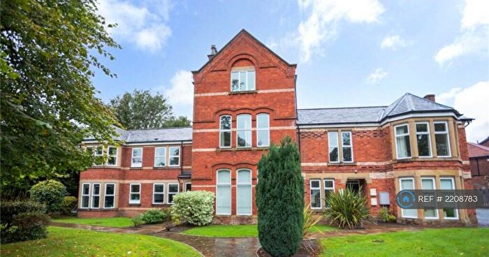 2 Bedroom Flat To Rent In Clovelly Court, Swinton, Manchester, M27
