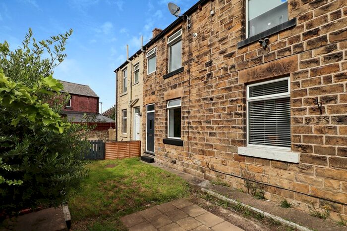 3 Bedroom Terraced House To Rent In Allsopps Yard, Blacker Hill, Barnsley, South Yorkshire, S74