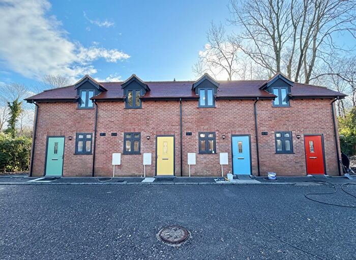 2 Bedroom Terraced House For Sale In South Street, Hythe, SO45