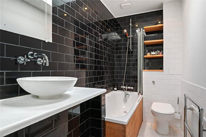 3 Bedroom Terraced House For Sale In Wakeham Street, Canonbury, London, N1