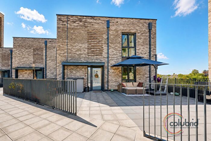 3 Bedroom Maisonette For Sale In Wharf Road, Chelmsford, CM2
