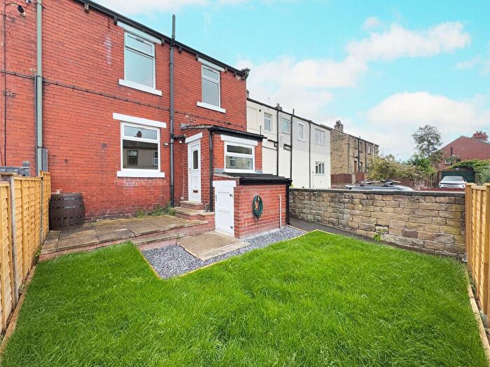 2 Bedroom Terraced House For Sale In Lascelles Hall Road, Huddersfield, HD5