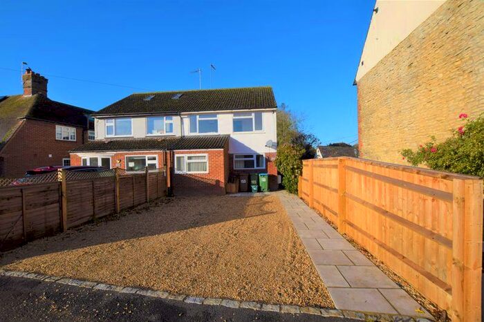 3 Bedroom Semi-Detached House To Rent In Haddenham, HP17