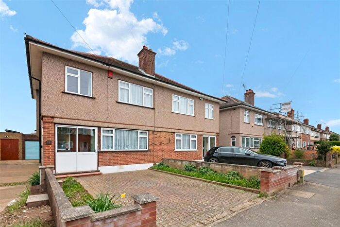 3 Bedroom Semi Detached House For Sale In Grosvenor Avenue, Hayes, UB4