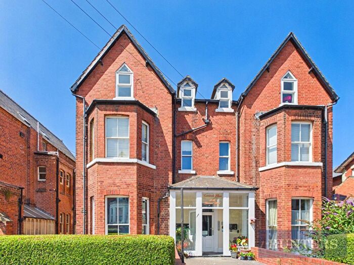 1 Bedroom Flat For Sale In Grosvenor Road, Scarborough, YO11