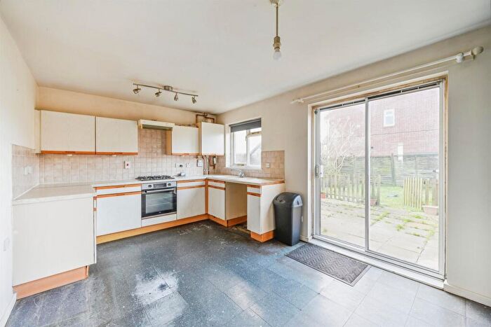 3 Bedroom End Of Terrace House For Sale In Maytree Close, Oakwood, Derby, DE21