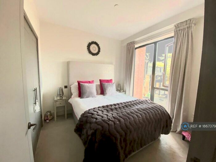 1 Bedroom Flat To Rent In Nixey Close, Slough, SL1