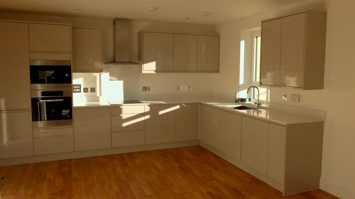 2 Bedroom Flat To Rent In Guildford Road, Woking, GU22