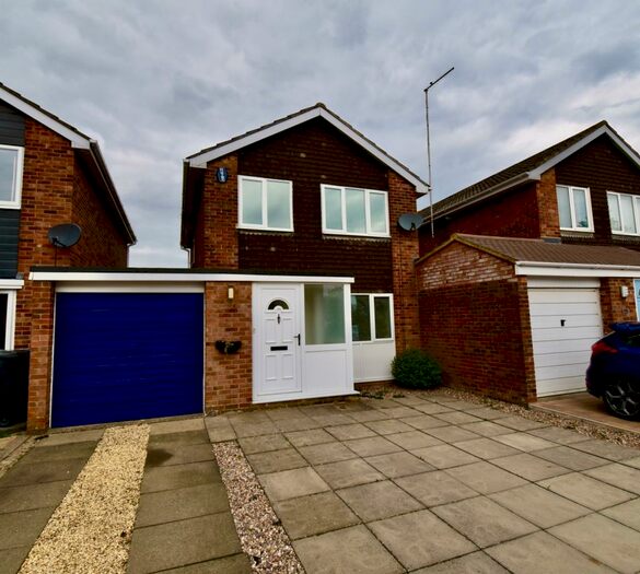 3 Bedroom Link Detached House To Rent In Obelisk Rise, Kingsthorpe, Northampton, NN2