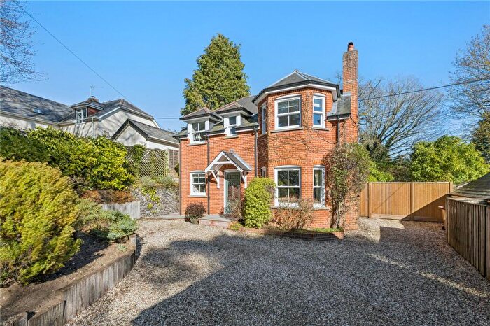 4 Bedroom Detached House For Sale In Aveley Lane, Farnham, Surrey, GU9