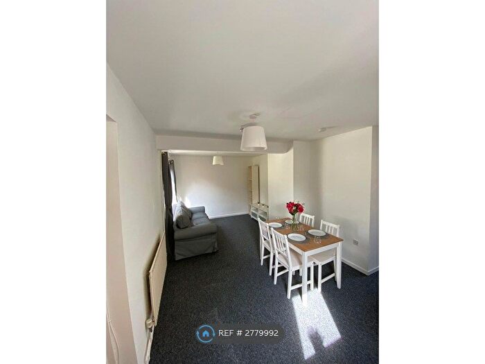 4 Bedroom Semi-Detached House To Rent In Cheney Way, Cambridge, CB4