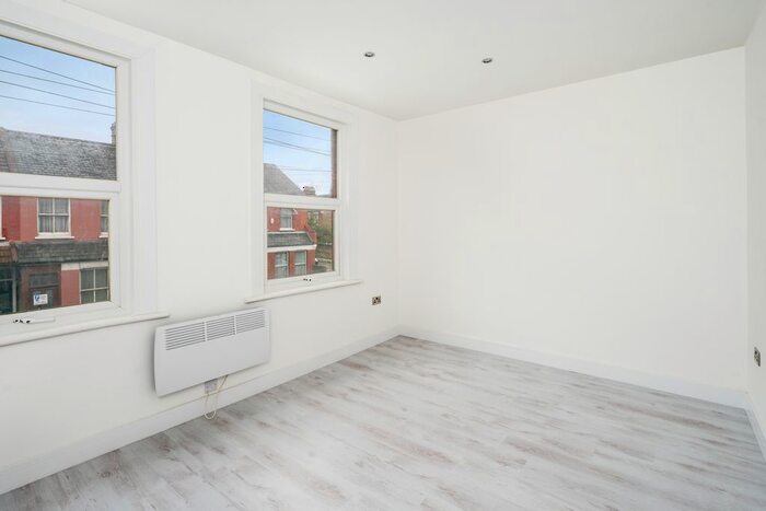 1 Bedroom Flat To Rent In Oulton Road, Tottenham, N15