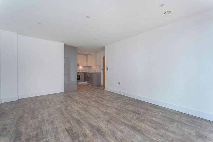 2 Bedroom Flat To Rent In Talisker House, Acton, London, W3