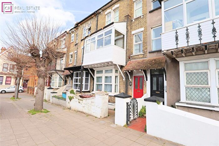 2 Bedroom Flat To Rent In Marlborough Road, Gillingham, ME7