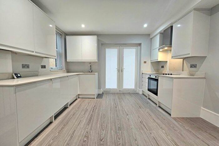 2 Bedroom Flat To Rent In Queens Road, Bromley, BR1