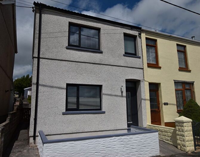 3 Bedroom Semi-Detached House For Sale In Pontyates, Llandysul, SA15