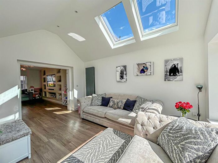 5 Bedroom Detached House For Sale In Temple Way, Rayleigh, Cul De Sac Location, SS6