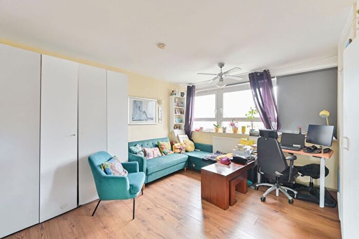 Studio For Sale In Sirinham Point, Meadow Road, Vauxhall, London, SW8