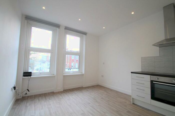 2 Bedroom Apartment To Rent In High Road, London, N2