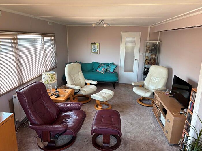 2 Bedroom Park Home For Sale In Hoburne Park, Swanage, Dorset, BH19 - Photo 5
