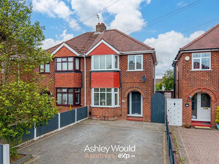 3 Bedroom Semi Detached House For Sale In Limes View, Dudley, DY3