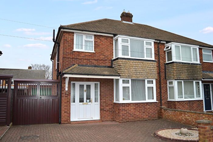 3 Bedroom Semi-Detached House To Rent In Silecroft Road, Luton, LU2