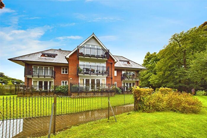 2 Bedroom Flat To Rent In The Wharf, Pangbourne, Reading, Berkshire, RG8
