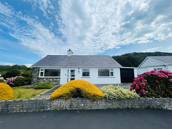 3 Bedroom Bungalow For Sale In Penaber Estate, Criccieth, Gwynedd, LL52