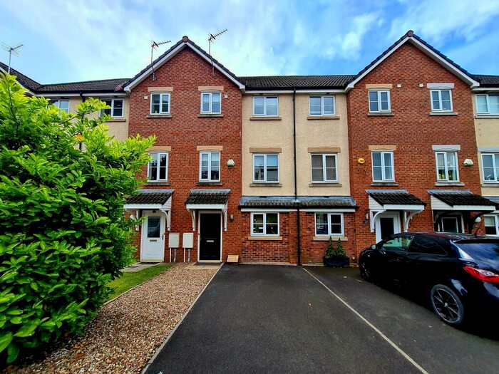 3 Bedroom Town House To Rent In Oaklands Road, Salford, Manchester, M7