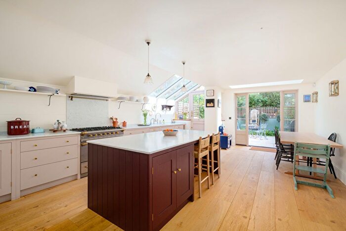 4 Bedroom Terraced House For Sale In Bloemfontein Avenue, London, W12