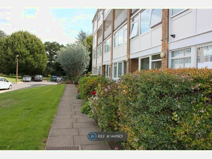 3 Bedroom Maisonette To Rent In Tarnwood Park, London, SE9