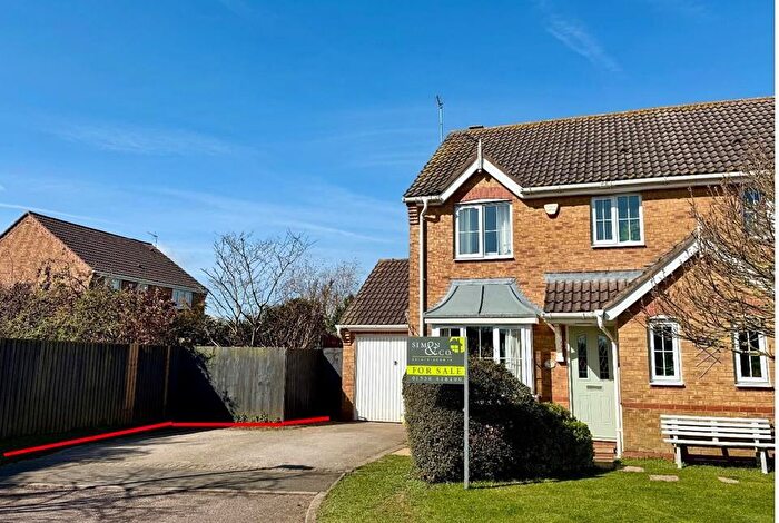 3 Bedroom Semi Detached House For Sale In Tideswell Close, Desborough, Kettering, NN14