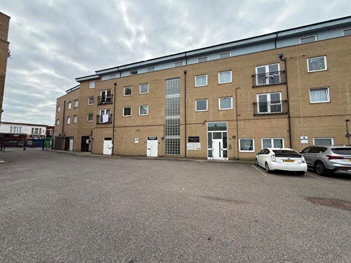 2 Bedroom Flat For Sale In Green Lane, Ilford, IG3
