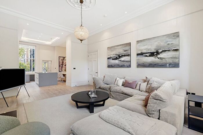 3 Bedroom Flat To Rent In Nevern Square, London, SW5