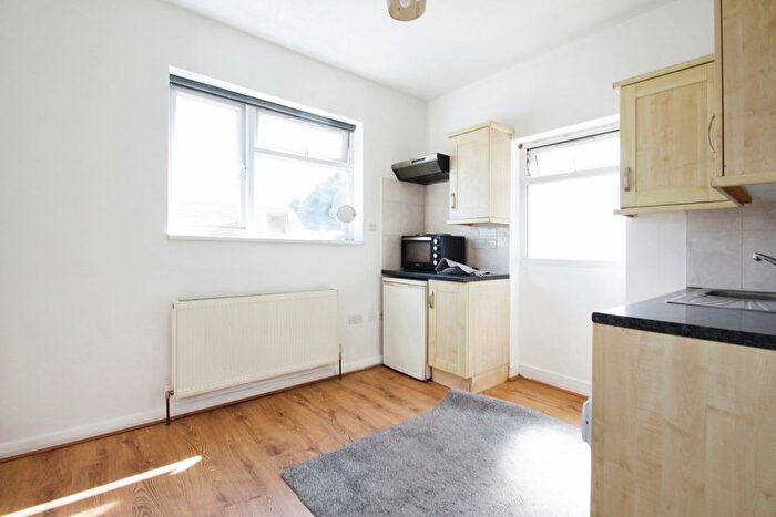 Studio To Rent In Bathurst Walk, Richings Park, SL0